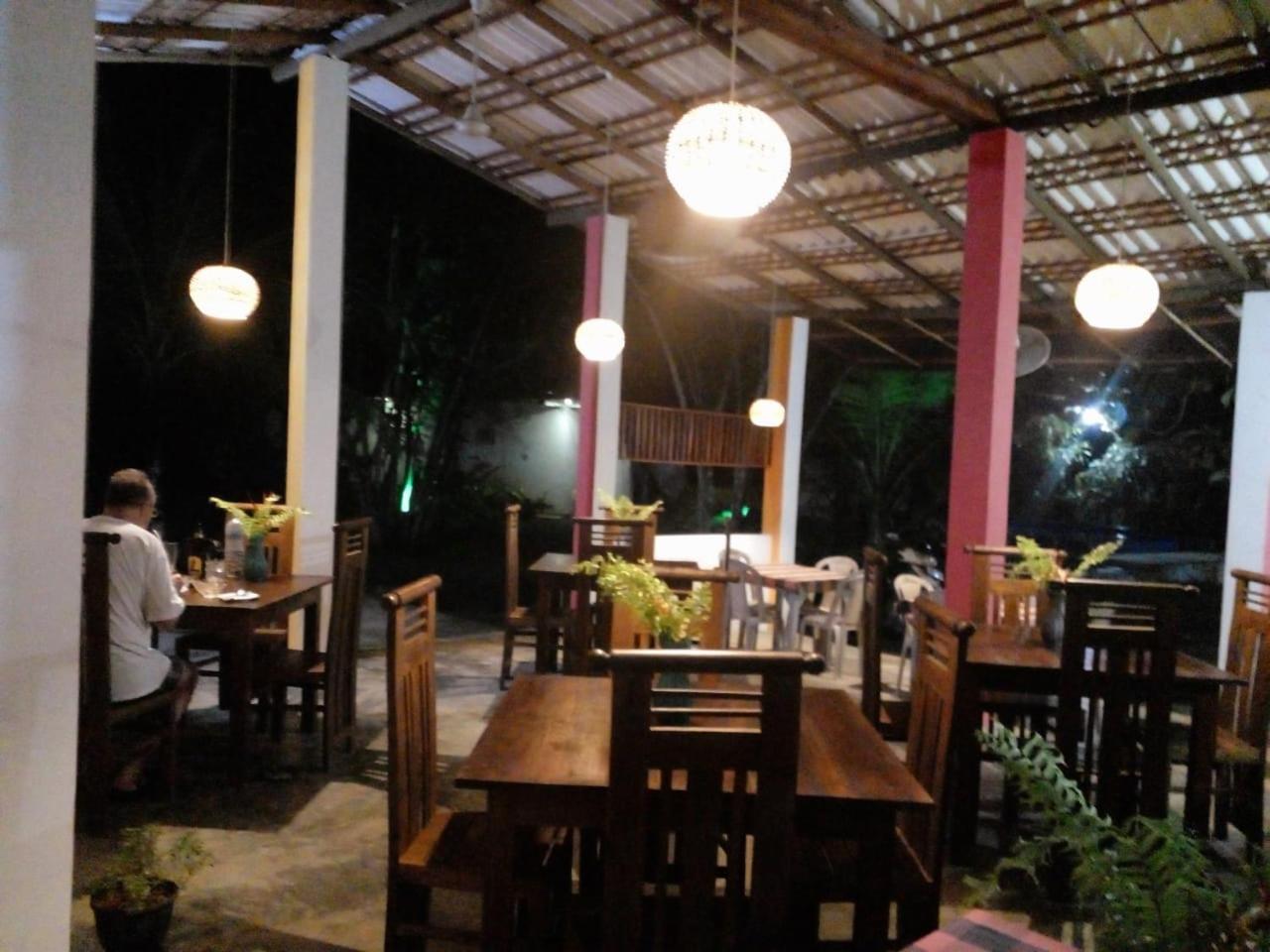 Jungle Restaurant And Villa Unawatuna Exterior foto